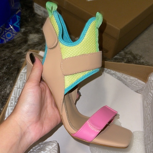 BRAND NEW STEVE MADDEN VIRTUAL TAN/ MUTLI HEELS SIZE 6. MOTIVATED SELLER - Picture 10 of 13